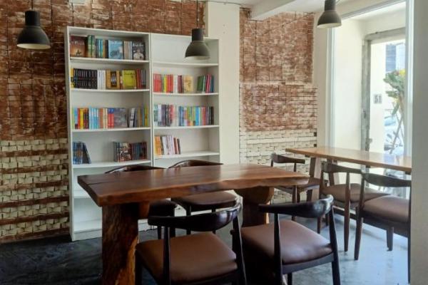 Kafe literasi, Nakara Café-Books-Learning Space ini bukan sekedar kafe yang menyediakan makan dan minum saja.