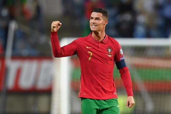 Ronaldo membuka keunggulan bagi Portugal pada menit ke-64