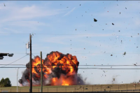 Dua Pesawat Bertabrakan Saat Pertunjukan Udara Perang Dunia II di Texas