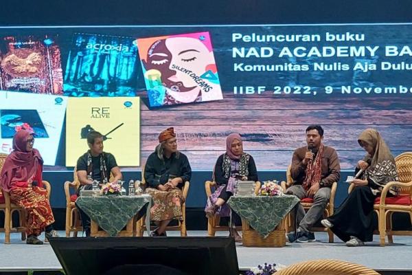 Komunitas NULIS AJA DULU (NAD) menggelar acara bincang santai bersama Penulis dan Sastrawan Kurnia Effendi.