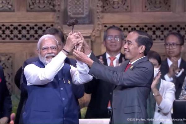 Jokowi pun meminta kepada semua pemimpin G20 yang hadir di Bali untuk mendukung India pada 2023 yang menerima Presidensi G20.