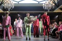 Dear Sosialita, Hans Vigoro Kenalkan Kostum Casual untuk Sehari-Hari