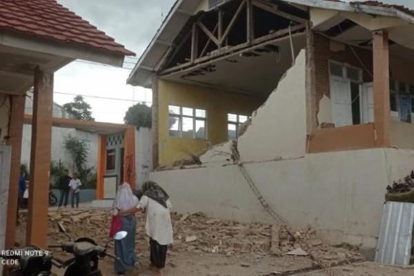 Pemerintah akan merekonstruksi rumah warga yang mengalami rusak berat akibat gempa