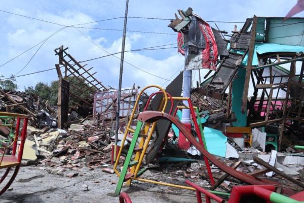 Tim DVI telah menemukan empat jenazah korban gempa berkekuatan magnitudo 5,6 itu.