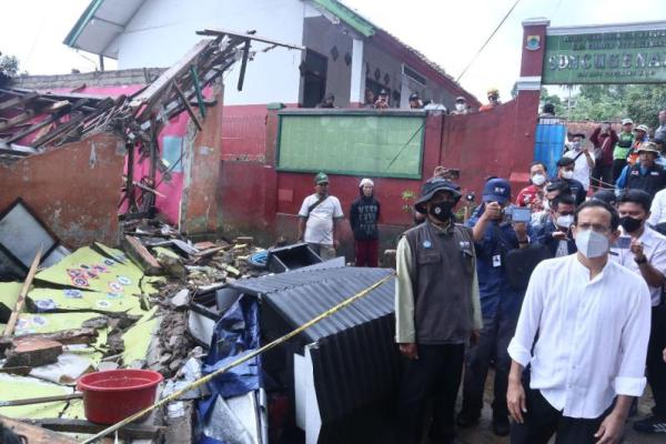 Mendikbudristek Tinjau Sekolah Terdampak Gempa di Cianjur