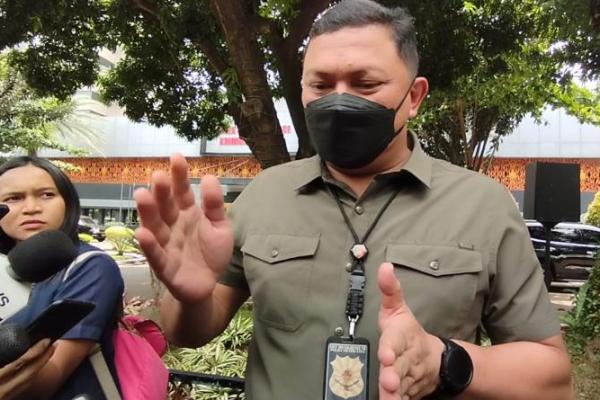 Kasus kematian satu keluarga Kalideres, penyidik temukan cara tak biasa keluarga tersebut dalam menjual barang.