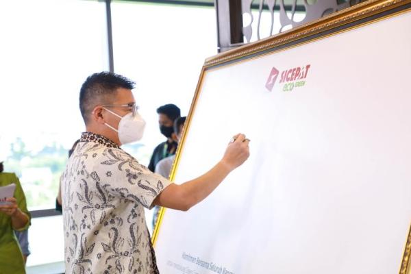 Dukung Logistik Hijau, SiCepat Ekspres Teken Komitmen Green Corporate.