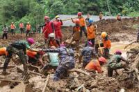 TNI AL Evakuasi 8 Jenazah Tanah Longsor di Cijedill Cianjur