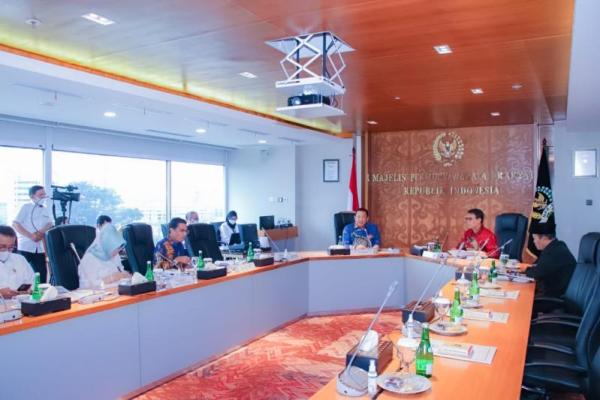 Sidang Paripurna MPR RI dalam rangka Pembentukan Panitia Ad Hoc untuk menyiapkan rancangan Keputusan MPR RI terkait Pokok-Pokok Haluan Negara (PPHN) ditunda pelaksanaannya tahun depan 2023.