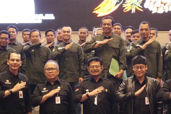 Mentan Syahrul Pimpin Deklarasi dan Pengukuhan 11 Champion Cabai dan 17 Bawang Merah.