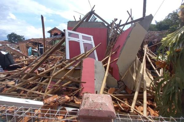 Nominalnya sesuai dengan tingkat keparahan kerusakan rumah.