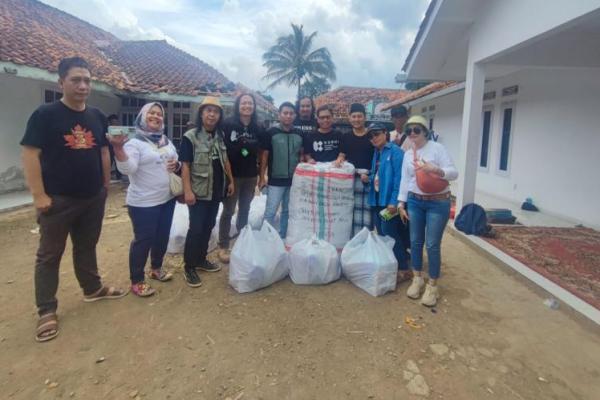 Komunitas Pewarta Hiburan Indonesia didukung oleh rekanannya salurkan bantuan ke korban Gempa Cianjur.