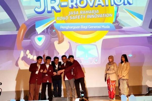 Melalui JR-Rovation, Jasa Raharja memberikan kesempatan kepada para mahasiswa untuk turut berperan aktif dalam menekan angka kecelakaan lalu lintas di Tanah Air.