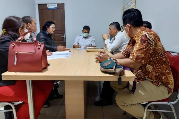 Mantan Capim KPK Amstrong Sembiring skakmat pengacara tergugat Soerjani Sutanto dalam sidang mediasi 