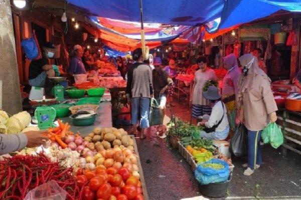 Pelaku usaha pangan agar konsisten melakukan pembelian dan penjualan sesuai harga acuan yang telah ditetapkan,