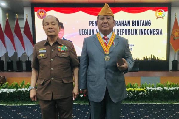 Penganugerahan Bintang LVRI kepada Menhan Prabowo dilatarbelakangi atas darma baktinya untuk perkembangan dan kemajuan LVRI.
