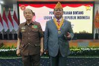 Veteran Beri Penghargaan Bintang LVRI kepada Prabowo Subianto