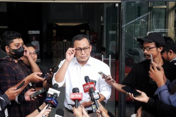 Sebelumnya, penyidik KPK telah melakukan penggeledahan di Kantor PTPN XI di Surabaya.