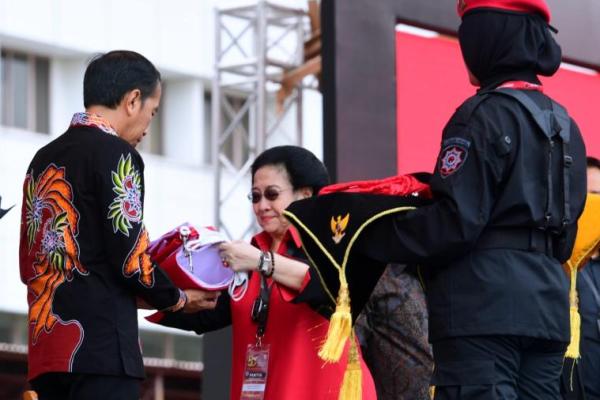 Hal ini merespons pertanyaan tentang belum adanya silaturahmi antara Jokowi dan Megawati pada momentum Lebaran 2024.