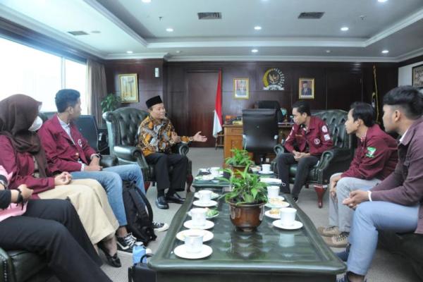Pemerintah sangat mendukung penerapan ekonomi syariah di Indonesia.