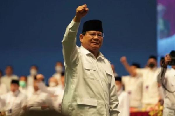 Elektabilitas Prabowo Subianto naik mencapai 34,3 persen dalam hasil survei terbaru dari LSI Denny JA sementara dua nama kandidat capres lainnya, yaitu Ganjar Pranowo turun dan Anies Baswedan stagnan.