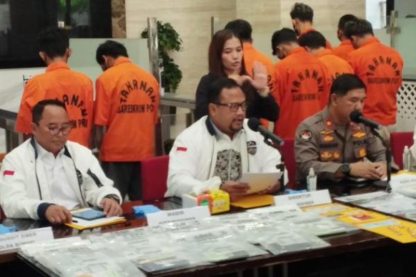 Polisi mengimbauy masyarakat untuk waspada dan jangan sembarangan klik link aplikasi tak dikenal