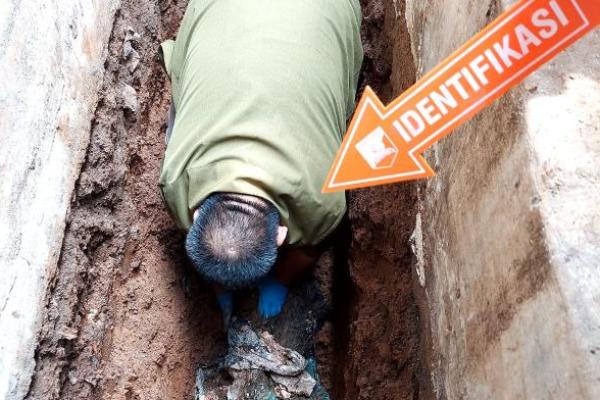 Penyidik Polda Metro menemukan satu lubang baru dalam kasus pembunuhan satu keluarga diracun di Bekasi.