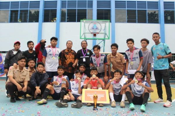 Saya mengucapkan selamat atas penyelenggaraan Turnamen Futsal SMA 2 PSKD. Salam olahraga. Sukses Jakarta untuk Indonesia.