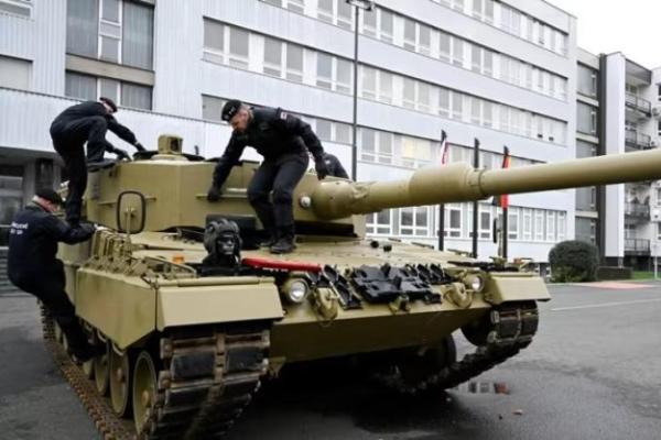 Keputusan AS mengirimkan tank M1 Abrams membantu memecahkan kebuntuan diplomatik dengan Jerman tentang cara terbaik membantu Kyiv dalam perangnya dengan Rusia.