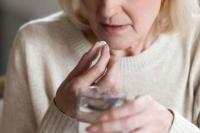 Persiapan Bagi Manula Saat Musim Hujan Agar Selalu Fit dan Bahagia