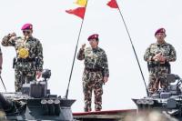 Puan Jadi Satu-satunya Perempuan Warga Kehormatan Marinir