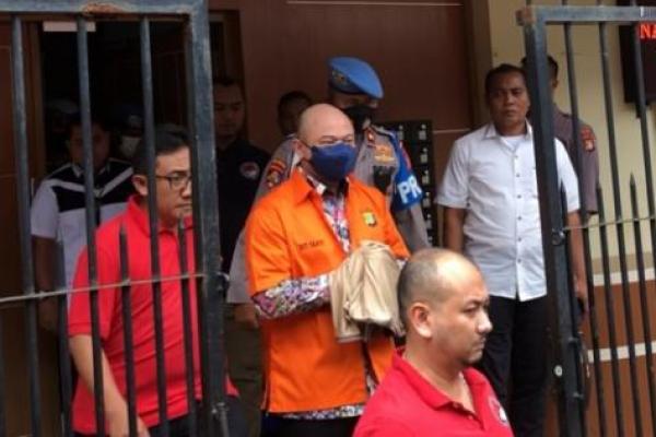 Berkas dakwaan Teddy Minahasa terkait kasus narkoba telah diserahkan ke Pengadilan Negeri Jakarta Barat.