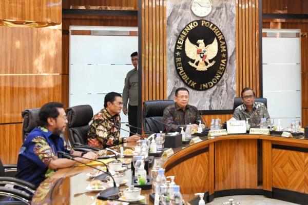 MPR RI mendukung berbagai tindakan pemerintah pusat, TNI dan Polri, dalam menciptakan kondisi Papua yang aman, damai, dan kondusif.
