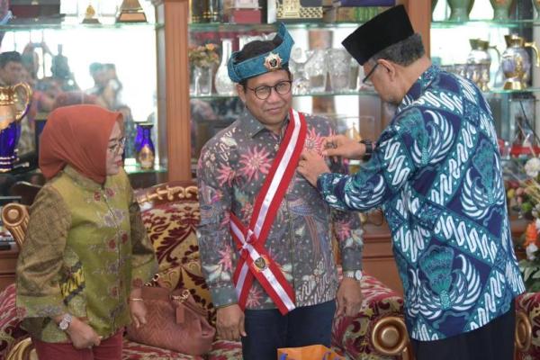 Gus Halim dianugerahi gelar Dato Sri Adi Guna Krama dari Kesultanan Bintan Darul Masyhur