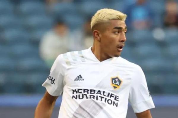 FIFA memutuskan bahwa pembelian pemain LA Galaxy tersebut gagal, karena penyelesaian transfernya melewati batas waktu bursa musim dingin