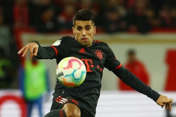 Xavi Sebut City Halangi Transfer Cancelo ke Barcelona