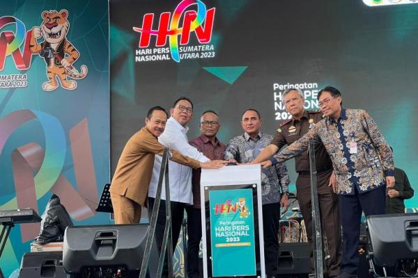 Gubernur Sumut Edy Rahmayadi secara resmi membuka pameran Pers, Metaverse, UMKM dalam rangka Hari Pers Nasional 2023