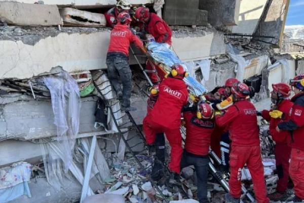 Pesawat milik Palang Merah China (Red Cross Society of China/RCSC) itu mendarat di Bandar Udara Internasional Damaskus pada Kamis malam waktu setempat.