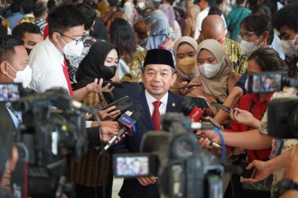 Kami mengapresiasi dan menyambut gembira putusan MK yang menolak penerapan sistem proporsional tertutup dalam pemilu legislatif. Putusan ini sejalan dengan semangat demokrasi yang mengokohkan kedaulatan rakyat.