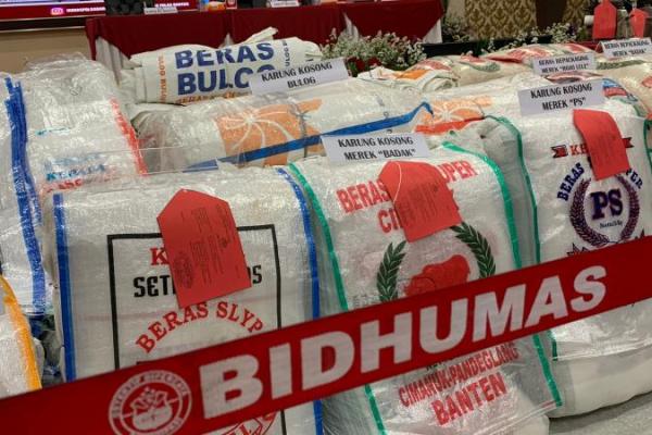 Satgas Pangan tangkap tujuh tersangka pengoplos beras Bulog