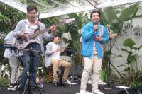 Terinspirasi Kisah Cinta Orangtuanya, Coach Ican Rilis Lagu Lirsyah & Lina