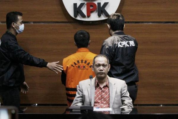 KPK menduga Wahyudi menyuap sebesar Rp3,7 miliar kepada tersangka Hakim Yustisial MA, Edy Wibowo.