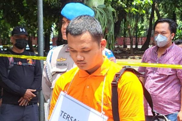 Proses rekonstruksi kasus pembunuhan sopir taksi online, Sony Rizal (59), yang dilakukan oknum Densus 88, Bripda HS tuntas dilakukan.