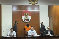 KPK Tahan Bupati Mamberamo Tengah Ricky Ham Pagawak