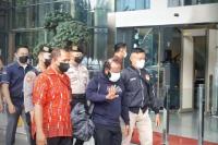 Bupati Mamberamo Tengah Ricky Ham Pagawak Tiba di Gedung KPK
