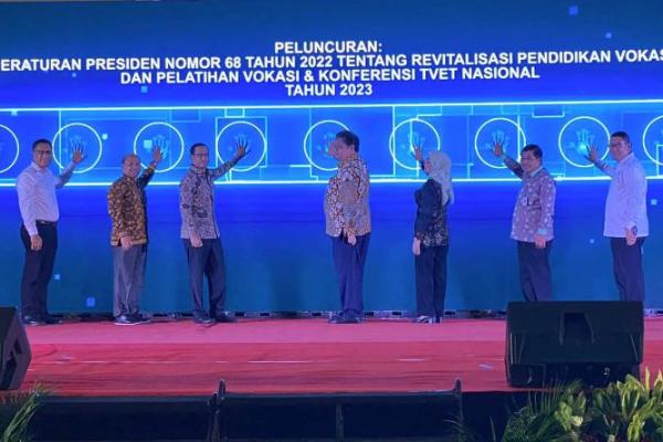Presiden Joko Widodo dalam sambutannya melalui video pada Launching Perpres Nomor 68 Tahun 2022 Tentang Revitalisasi Pendidikan Vokasi di Jakarta pada Selasa (21/2/2023).