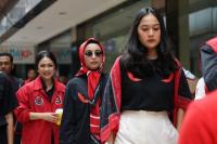 Peresmian Kantor BMI Dimeriahkan Fashion Show Atribut RedMe PDIP