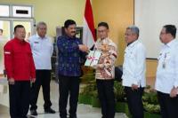 Menteri Hadi Serahkan Tujuh Sertifikat Hak Pakai Aset ke Wali Kota Pontianak 