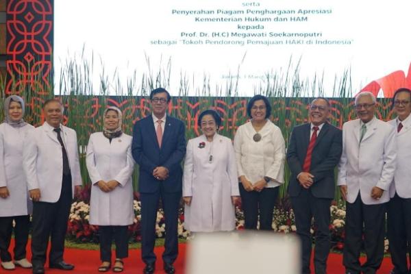 Megawati Raih Raih Penghargaan Tokoh Pemajuan