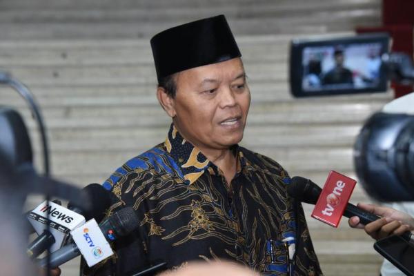 Kalau perkiraan saya sih, kalaupun ada, kecil ya. Karena kan kemarin Pak Sandi sudah meninggalkan Pak Anies jadi calon wakil presiden.